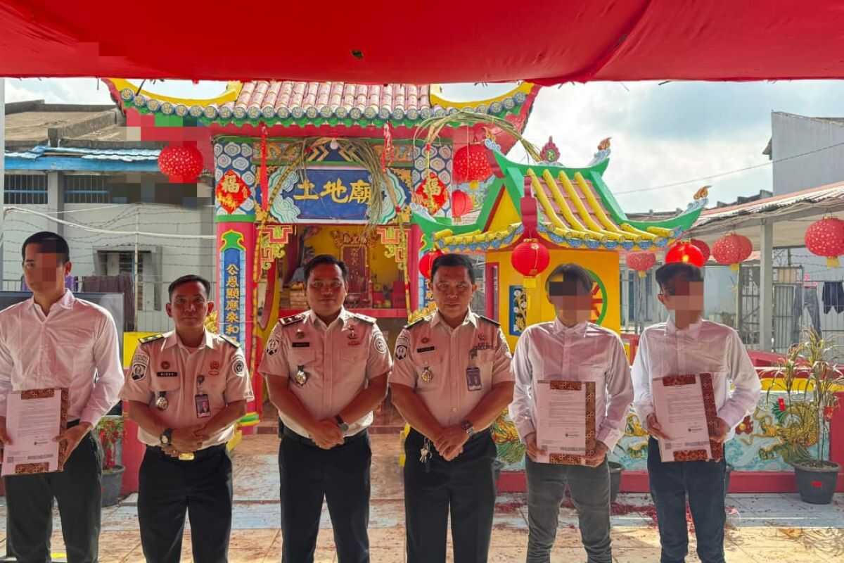 Yesterday's Headlines: 2026 Lunar New Year Sentence Remissions and Missing Tourist Luggage at Bromo