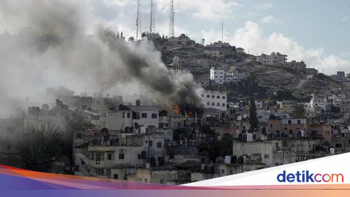 Israeli Settlers Expel 15 Palestinian Families in West Bank, Force Demolition of Homes