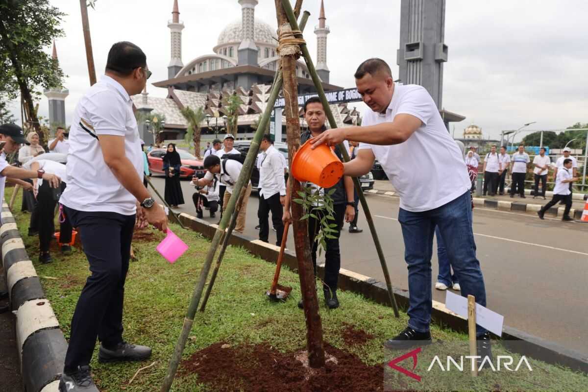 Bogor Regent Leads Planting of 1,000 Trees at Pakansari Following Tornado