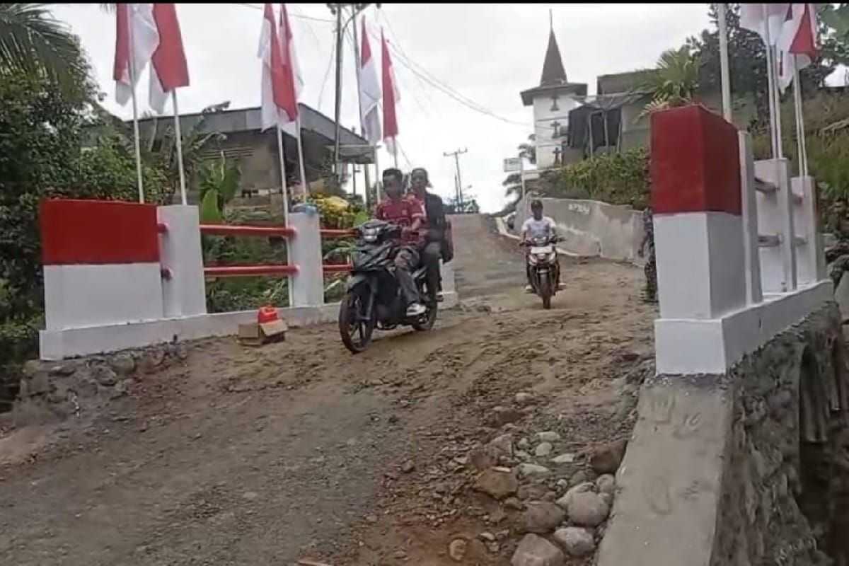 Indonesian Military Completes Armco Bridge in South Tapanuli Connecting Neighbourhoods