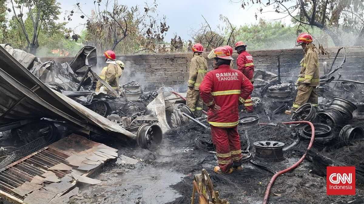 Tyre Warehouse in Pondok Aren, South Tangerang, Engulfed in Fire