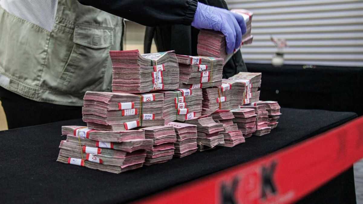 Five Suitcases Containing Rp5 Billion in Customs Corruption Case Found at Ciputat Safe House