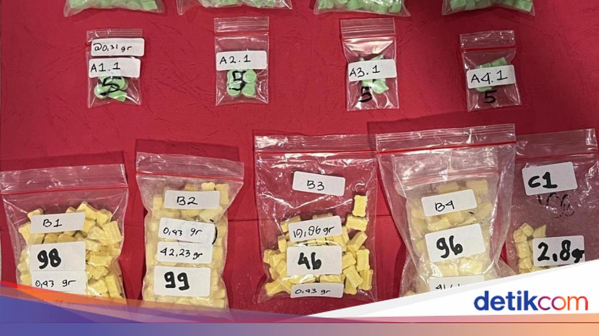 Jakarta Metropolitan Police Arrest Two in Central Jakarta Drug Bust, Seize 738 Ecstasy Pills