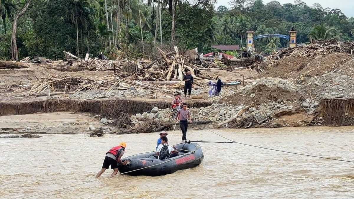 Sumatra Flood Victims Borrow Money to Rebuild Homes Amid Anxiety at Evacuation Shelters