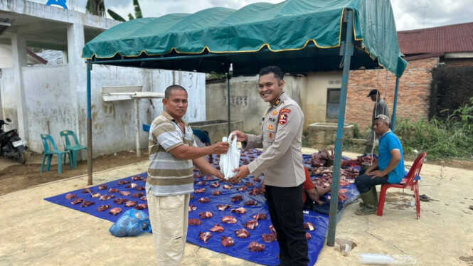 Welcoming Ramadan: 70 Cattle Distributed to Disaster-Affected Residents in Aceh