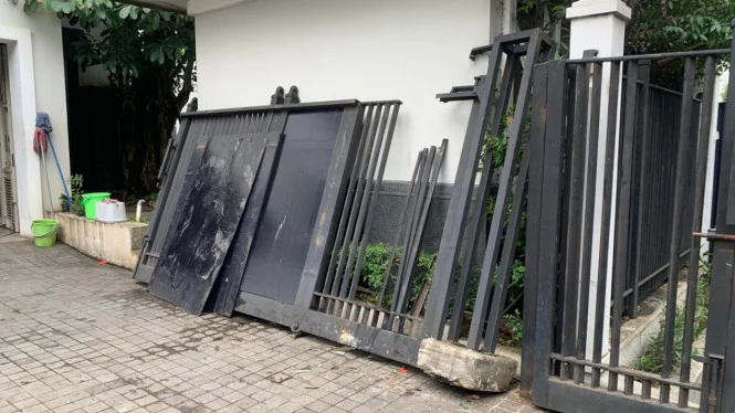 Hyundai Santa Fe Crashes into Jusuf Kalla's Residence Fence, Case Resolved Through Mediation