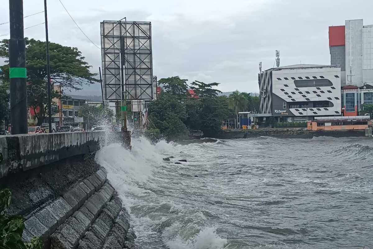 BMKG: Tidal Flooding Potentially Threatens North Sulawesi Coastal Areas