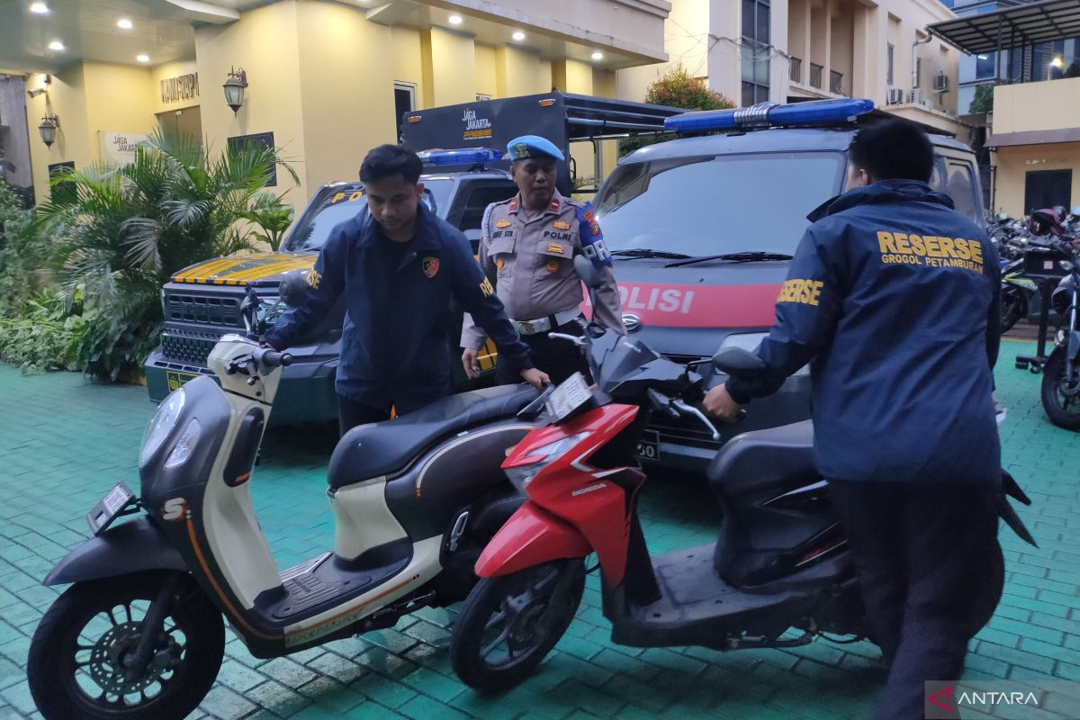 Two motorcycles stolen in Grogol Petamburan, West Jakarta; suspect apprehended by police