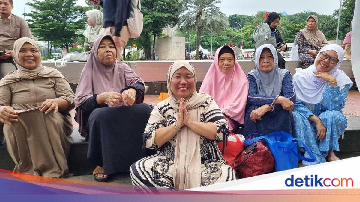 Citizens' Enthusiasm for First Ramadan 2026 Tarawih Prayers at Istiqlal Mosque
