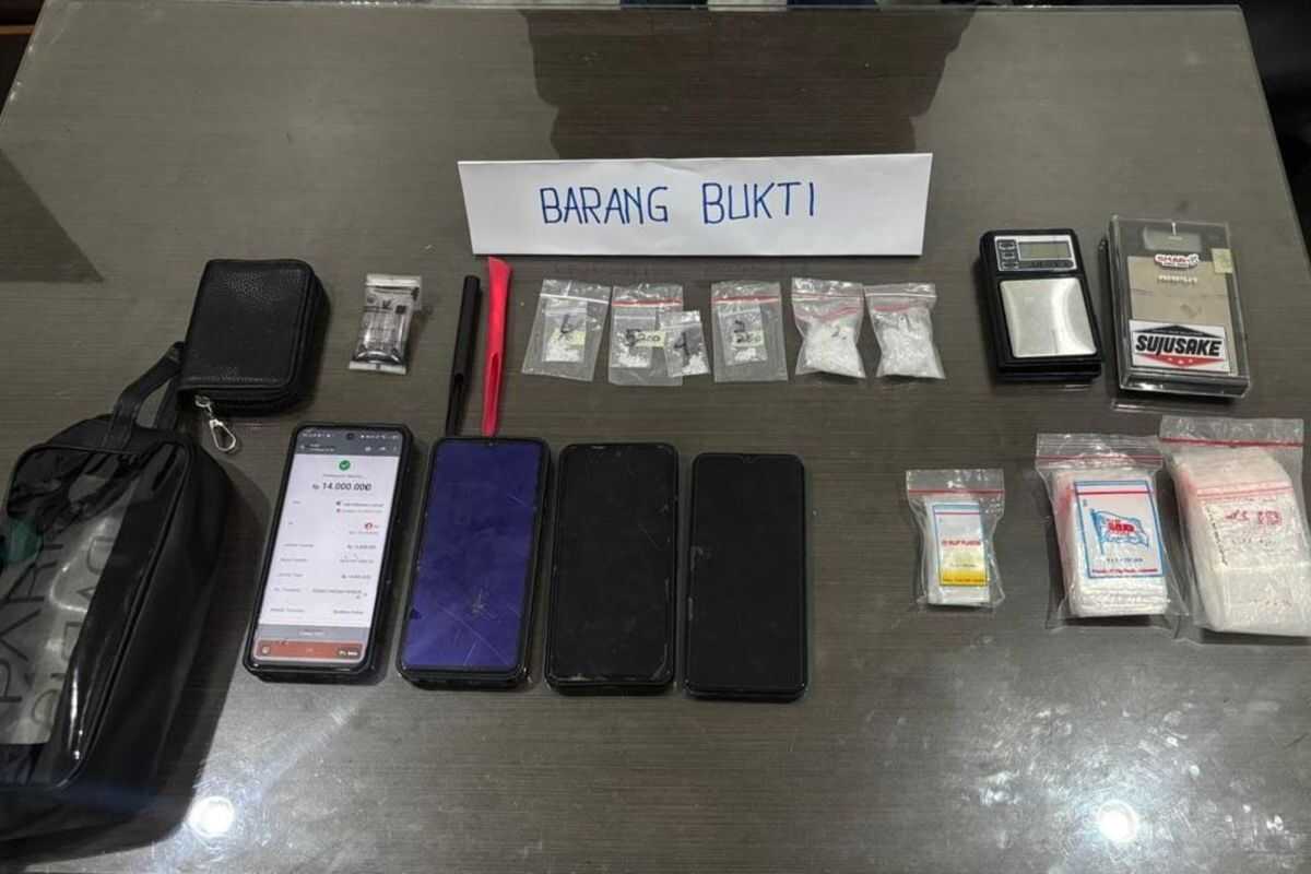 Indonesia seizes 13 kg of methamphetamine, arrests two Iranians