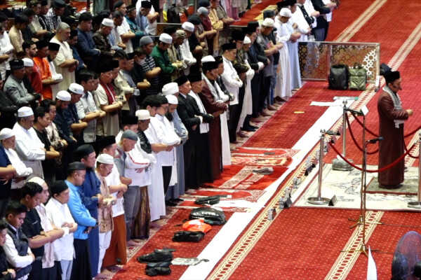 Welcoming Ramadan 1447H: Worshippers Fill Istiqlal Mosque for First Tarawih Prayers