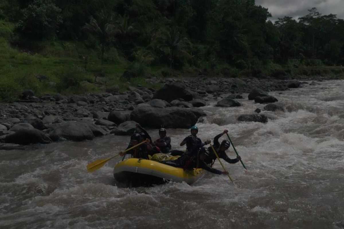 Unpad Students Map Cikandang River in West Java for White-Water Tourism Potential