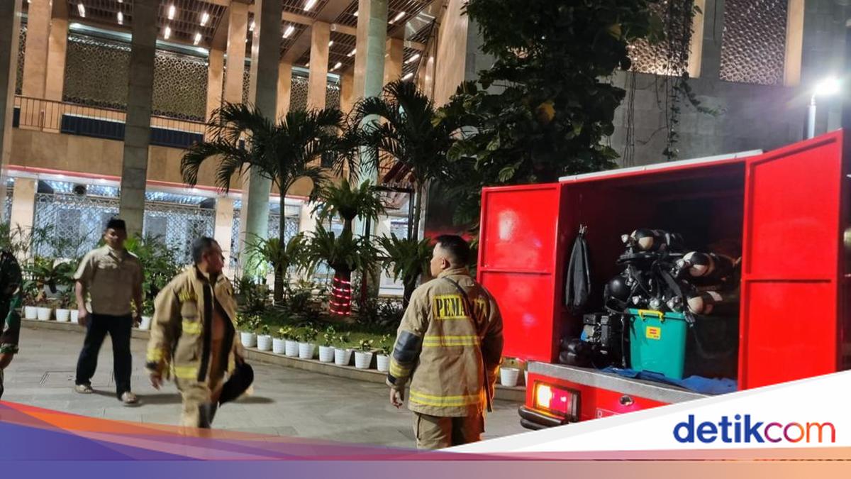 Smoke Appears at Istiqlal Mosque During First Tarawih Prayers of 2026, Fire Brigade Deployed