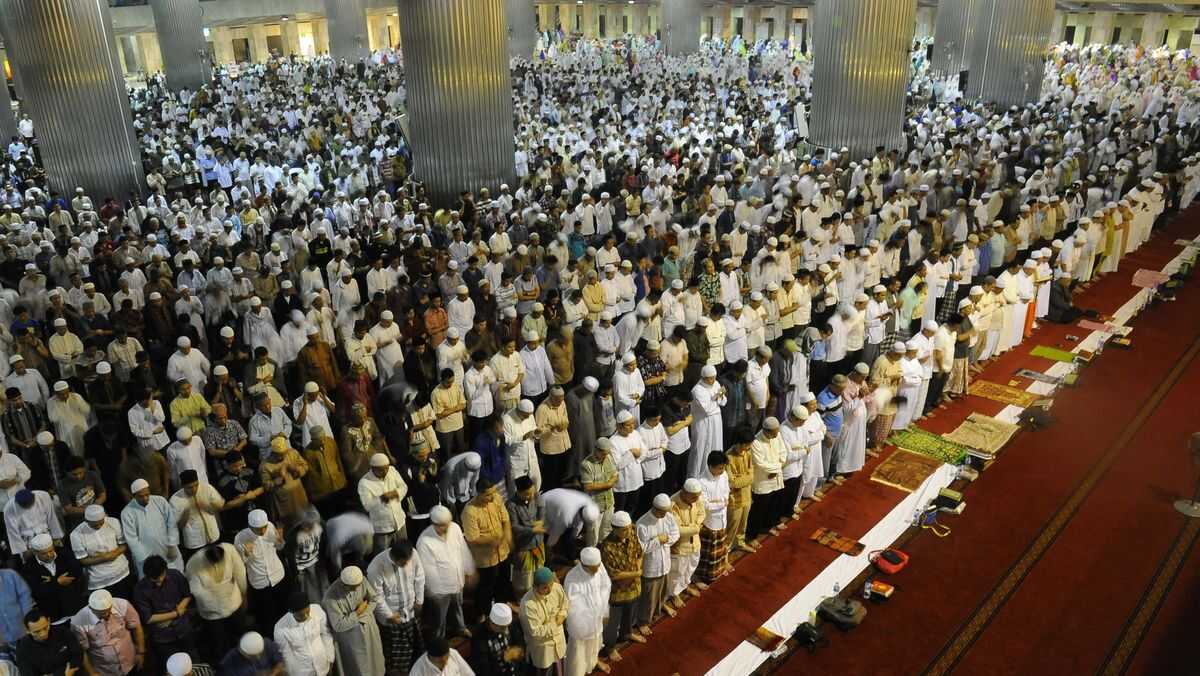Fire Breaks Out in Istiqlal Mosque CCTV Room During First Ramadan Taraweh Prayers