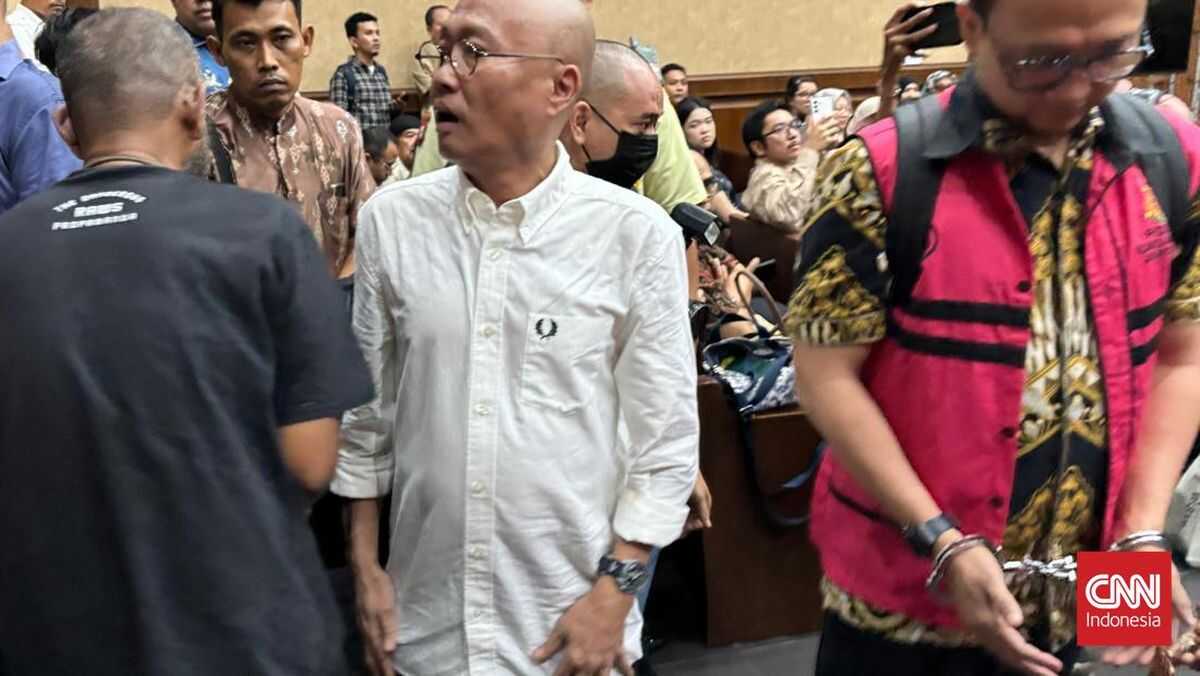 Advocate Ariyanto 'Gadun FM' Faces 17-Year Prison Sentence in Judge Bribery Case