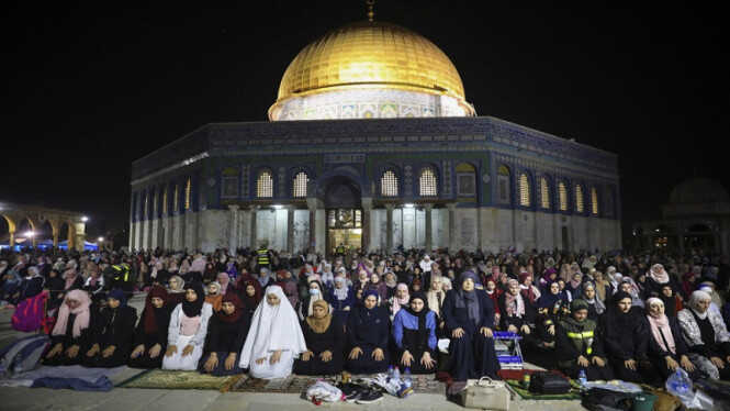 Israel Permits 10,000 Palestinian Worshippers to Al-Aqsa During Ramadan, Access Limited to Elderly and Children