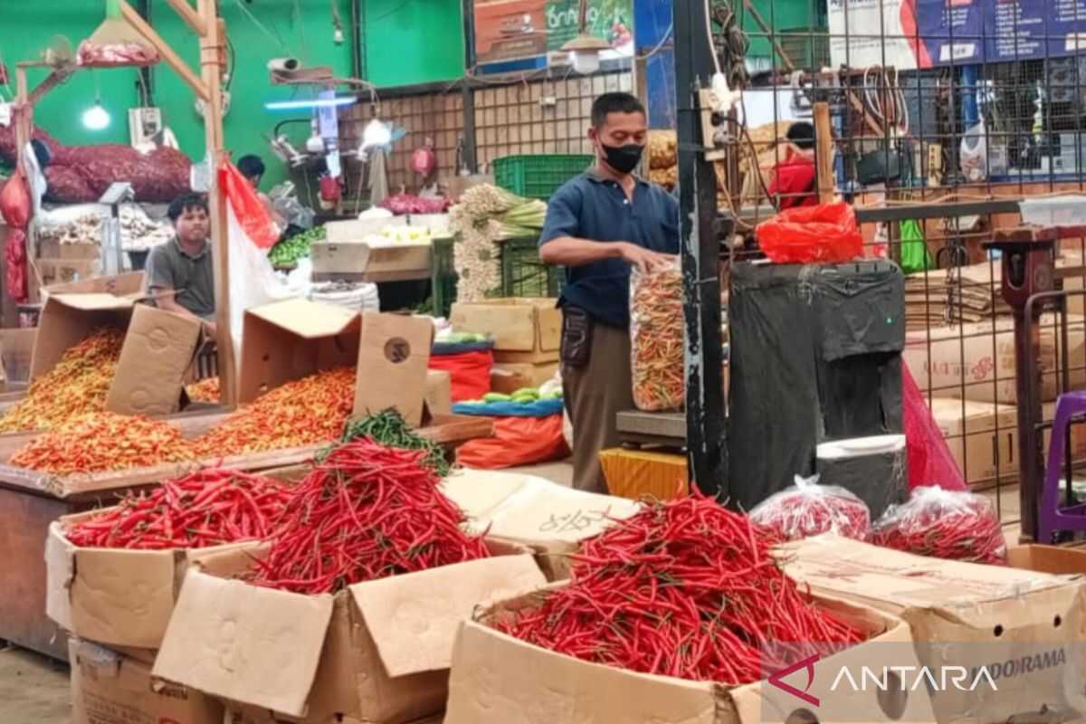 Chilli and Shallot Prices Climb at Kramat Jati Central Market
