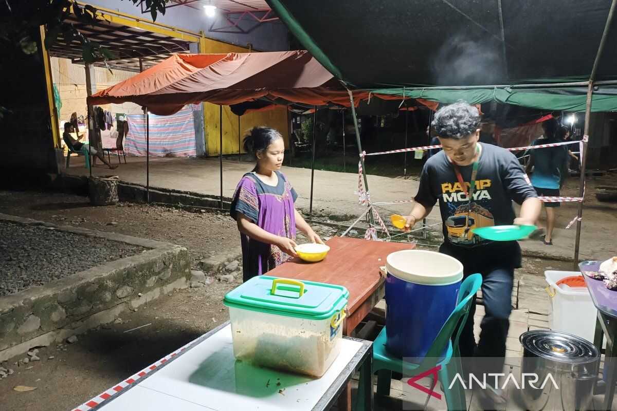 Public Kitchen Provides Sahur Meals for Disaster Survivors in South Tapanuli