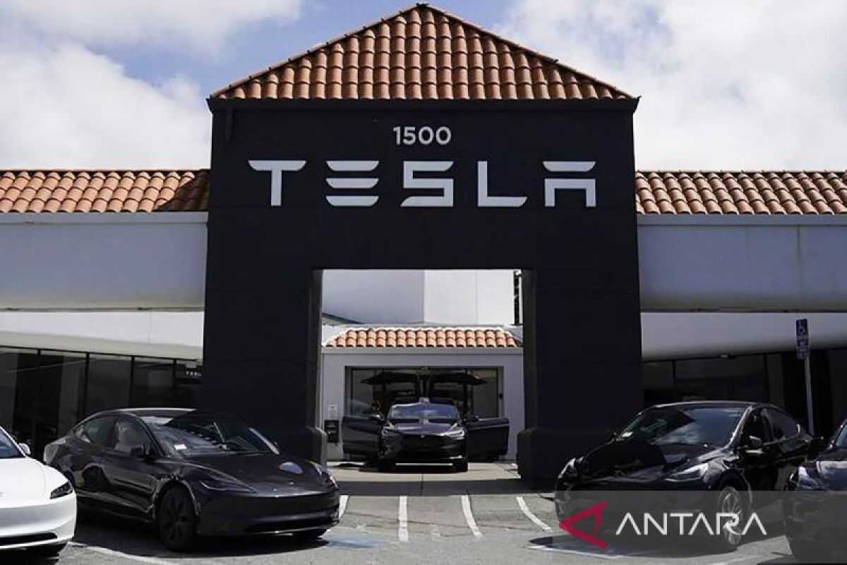 Tesla Removes Autopilot Branding in California to Continue Selling Vehicles