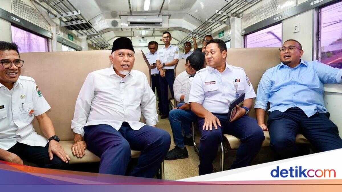 Andre Rosiade and West Sumatra Governor Ride Train Together to Discuss Padang Commuter Line Plans