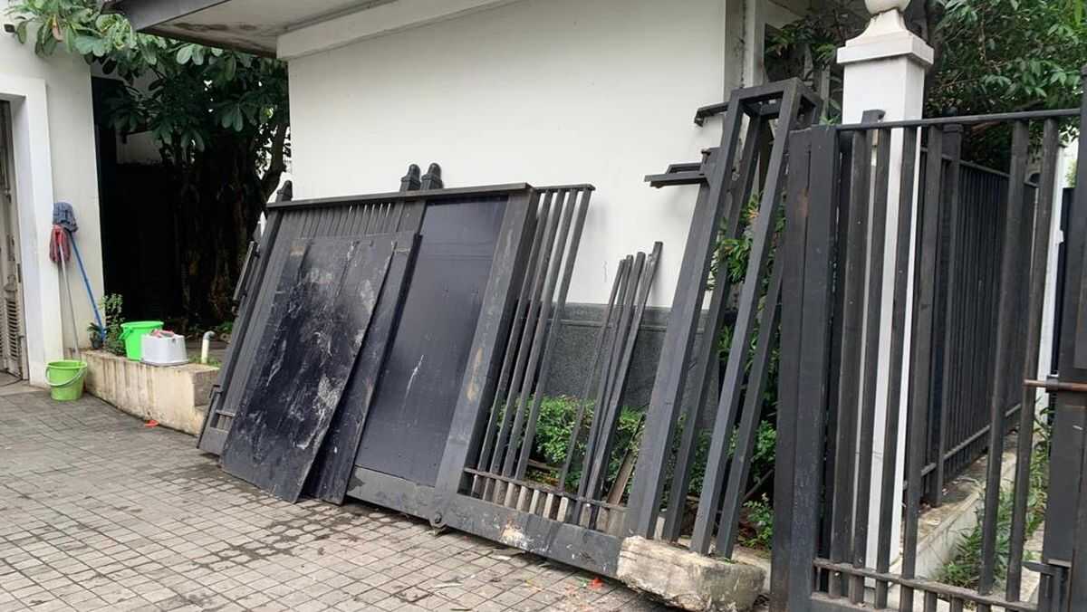 Driver Who Crashed Into JK's Child's House Fence Agrees to Pay Compensation, Case Settled Amicably