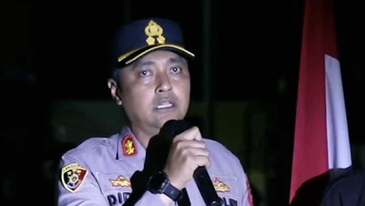 Former Bima City Police Chief AKBP Didik Hangs Head Ahead of Ethics Hearing