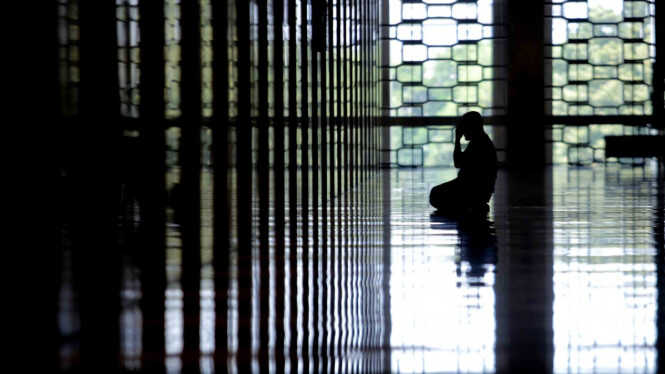 Fasting with the Government but Celebrating Eid with Muhammadiyah: There Are Risks