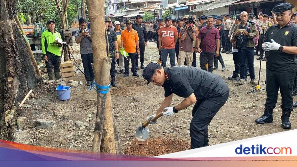 Jakarta Police Chief Launches 'Bang Jasri' Environmental Movement During Cleanup Under Priok Toll Road