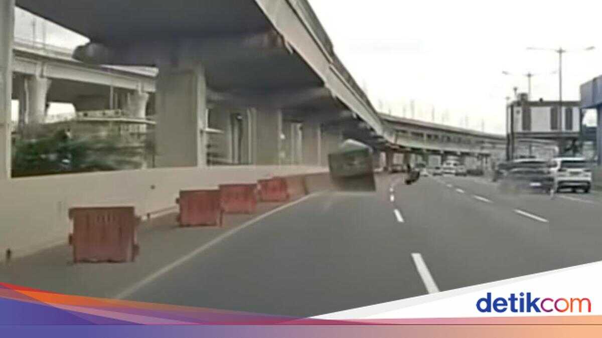 Overloaded Truck Loses Tyre on Jakarta-Cikampek Toll Road, Striking Another Vehicle