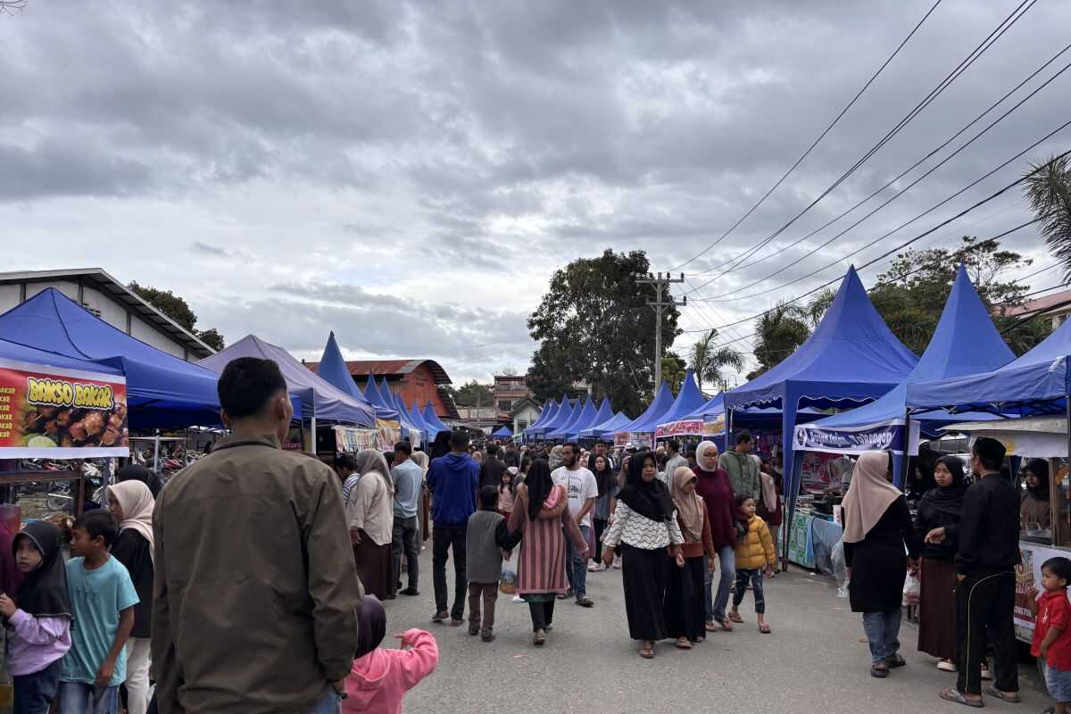 Takjil Bazaar in Takengon Thronged by Disaster Survivors