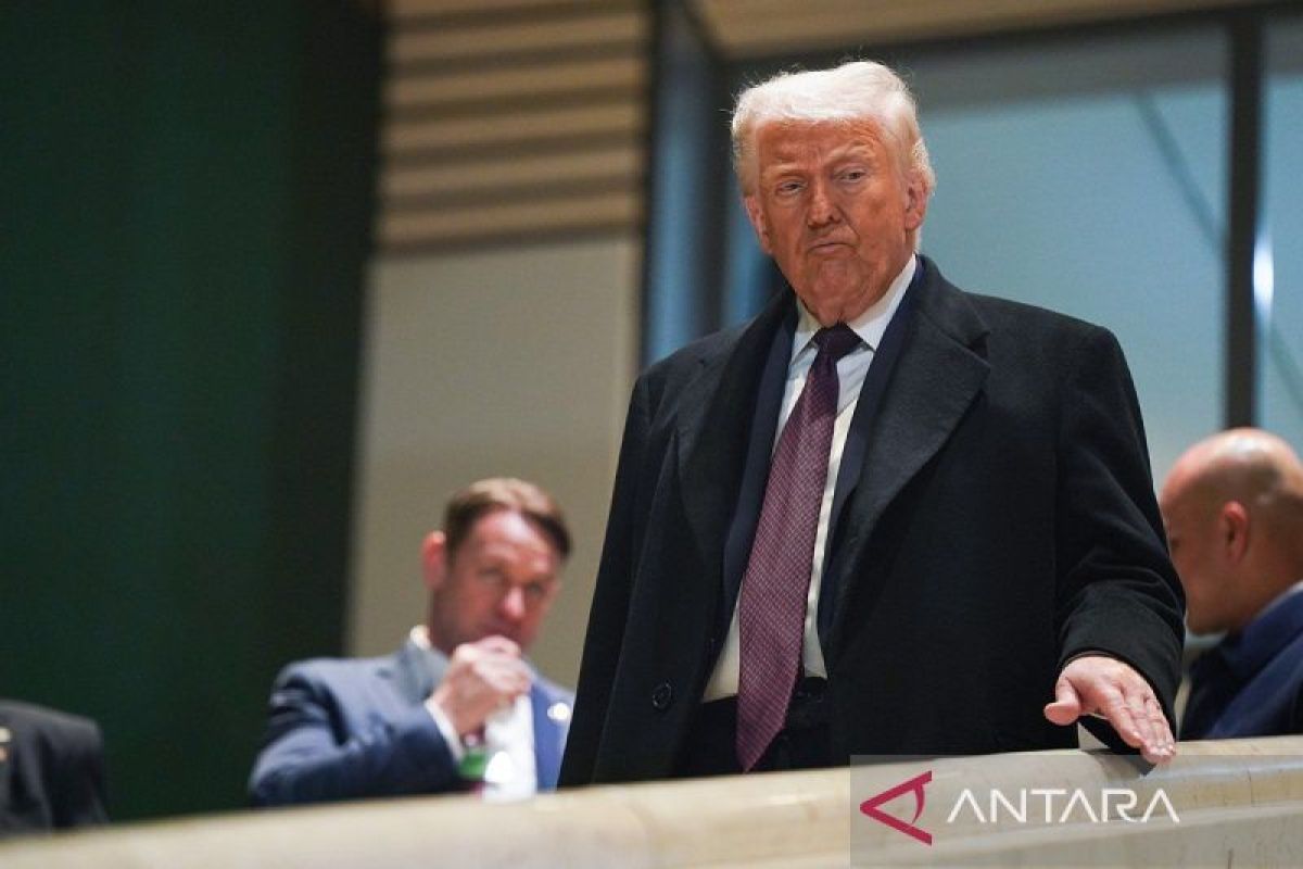 US Forces on Standby to Strike Iran as Trump Weighs Options