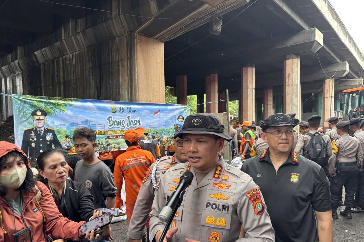 Residents urged to maintain cleanliness of public facilities in Jakarta