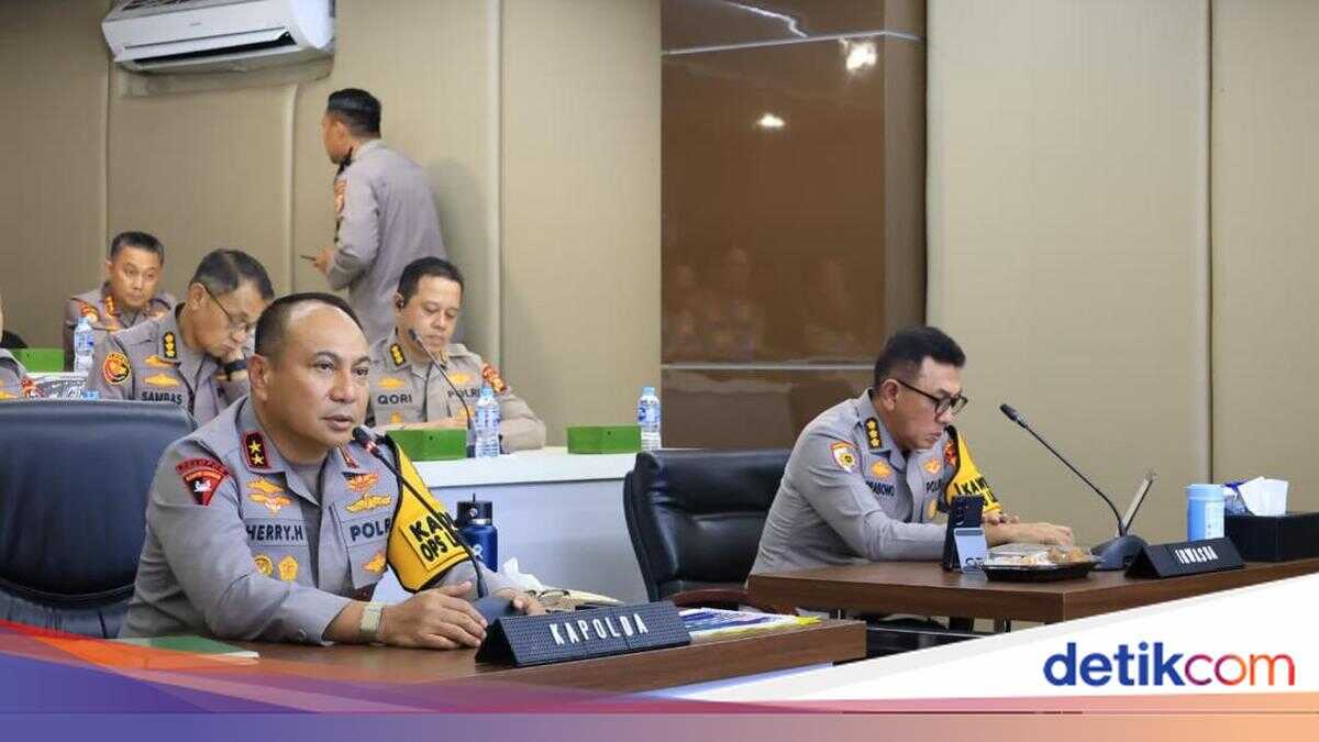 How the Riau Police Chief Is Building New Habits: Rejecting Flower Boards, Choosing Tree Seedlings