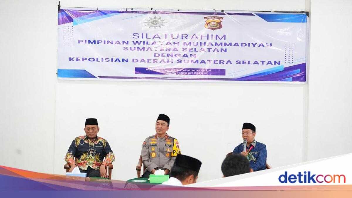 South Sumatra Police Chief Visits Muhammadiyah Leadership, Promotes 110 Emergency Service