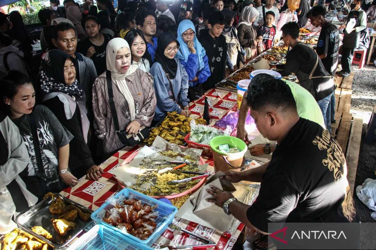 Yesterday's Headlines: Takjil Hunting Begins, Netflix Sues ByteDance