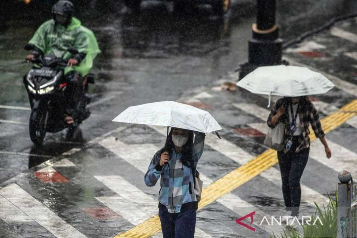 BMKG forecasts light rain across majority of Indonesian regions on Friday