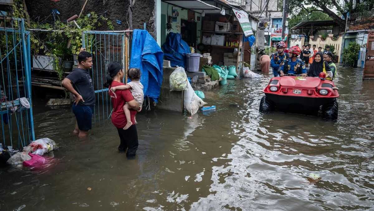 Early Morning Rain Leaves 31 Neighbourhood Units in Jakarta Flooded
