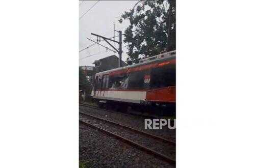 Airport Train Collides with Truck Near Poris Station: Commuter Services Disrupted