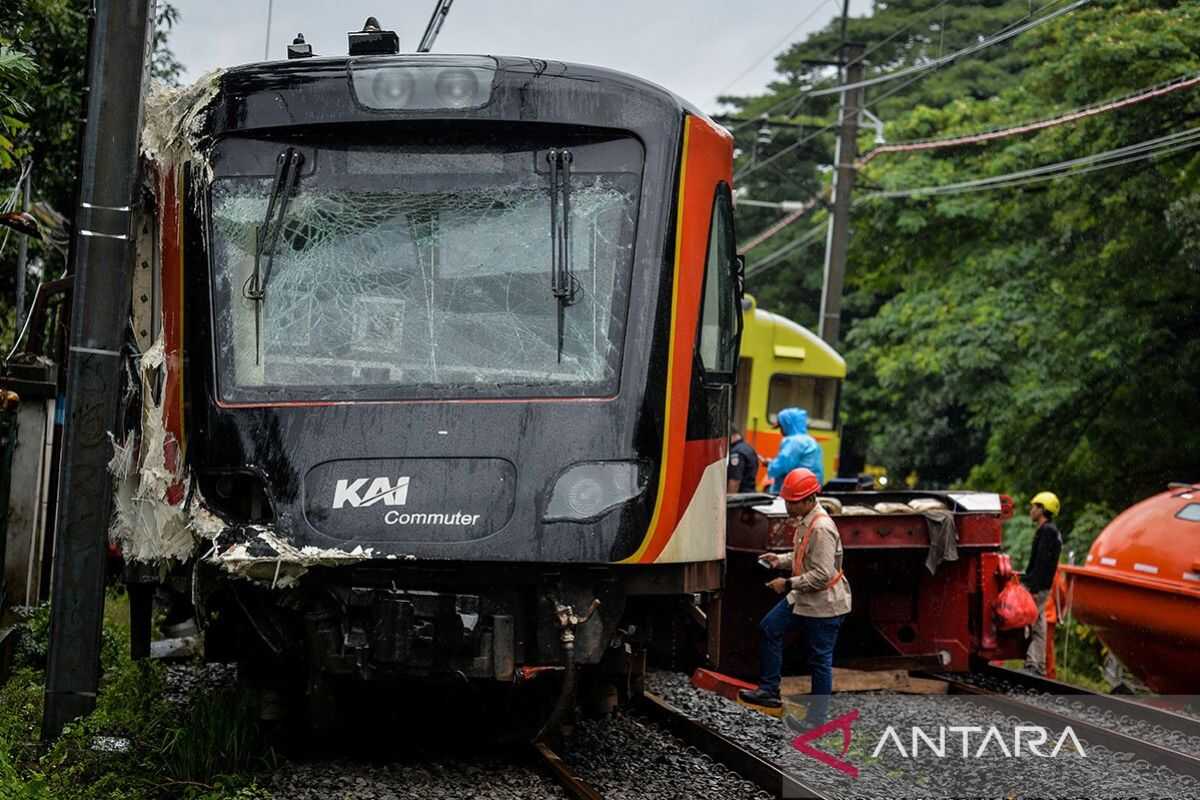 Soekarno-Hatta Airport Train Strikes Truck at JPL 21 Level Crossing