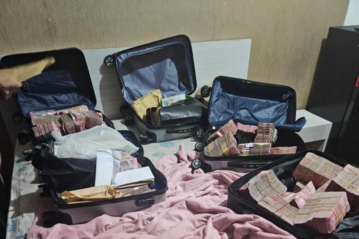 KPK Suspects Storing Money in Safe Houses Is Common Practice Within Customs and Excise