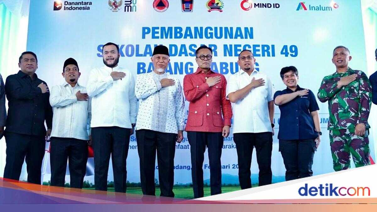 Andre Rosiade and Dony Oskaria Inaugurate Reconstruction of SDN 49 Batang Kabung in Padang