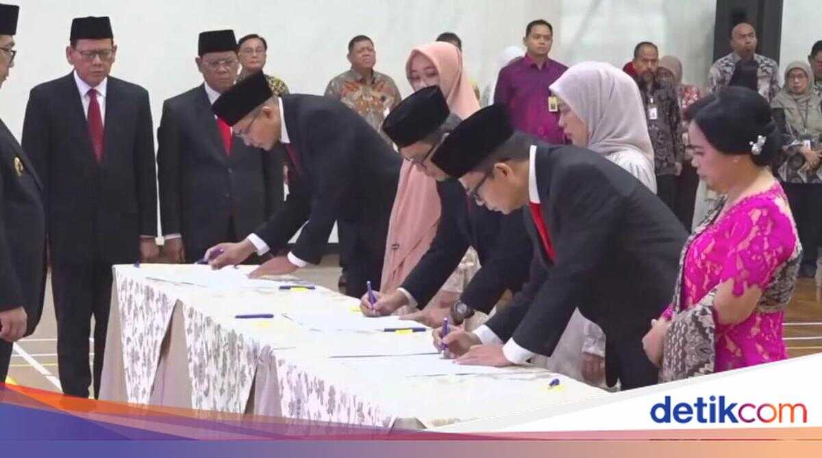 KPK Inaugurates Six Senior Officials, Former Spokesperson Appointed Director of Investigation