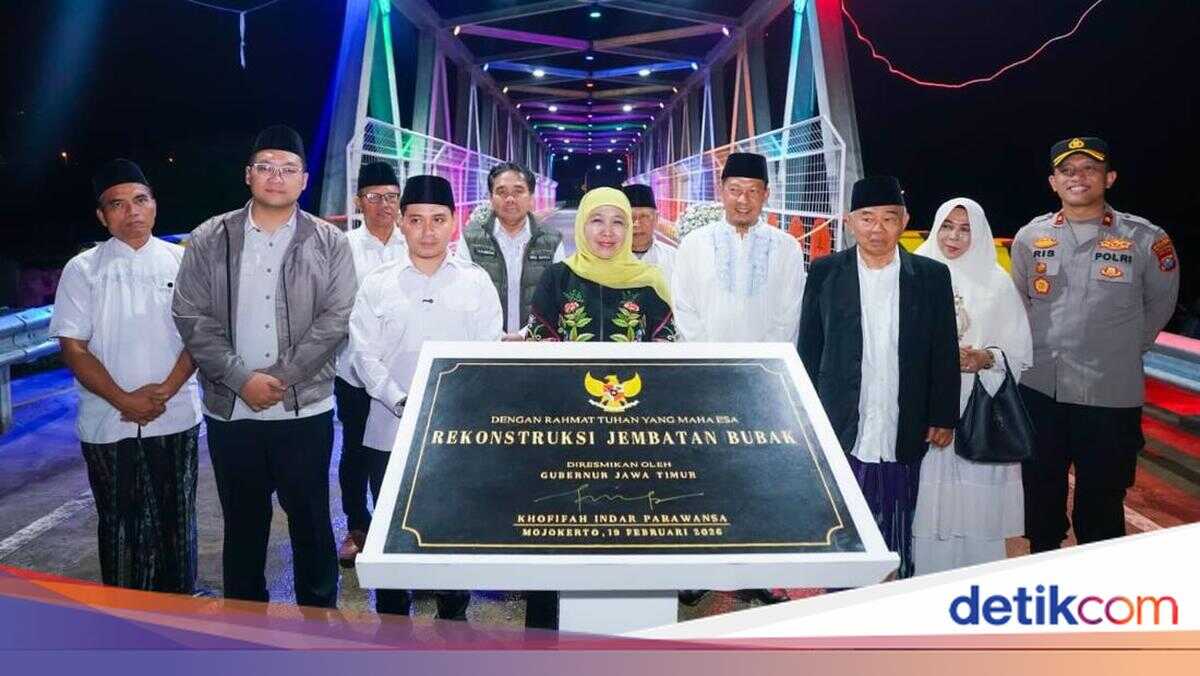 Khofifah Inaugurates Bubak Bridge in Mojokerto, Boosting Community Economic Access