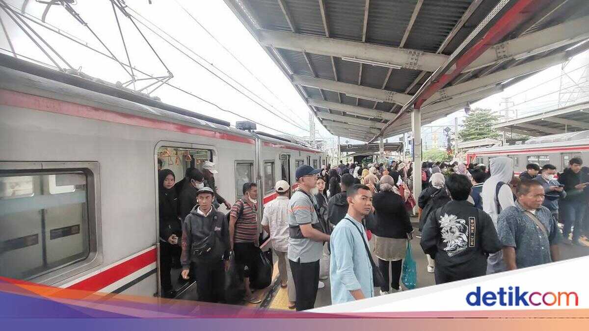 Bogor-Manggarai KRL Passengers Abruptly Transferred to Another Train at Depok Station