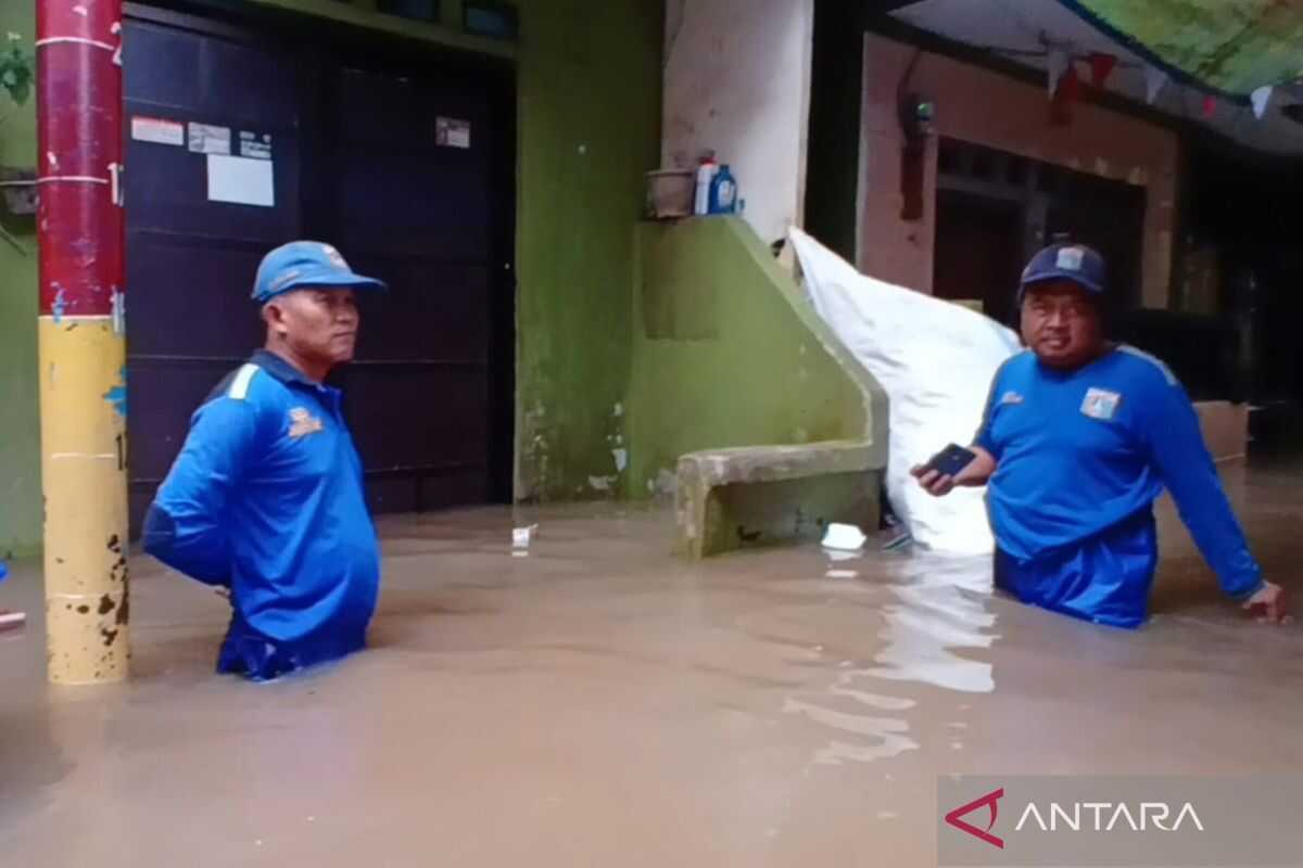 Thousands Affected by Flooding in East Jakarta, No Evacuations Yet