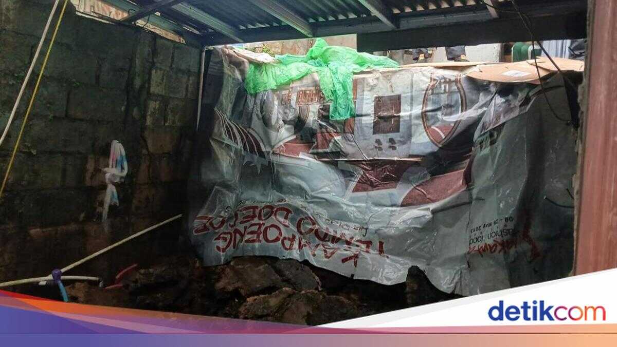 Land Movement Triggers Landslides in Bogor, Residential Wall Collapses