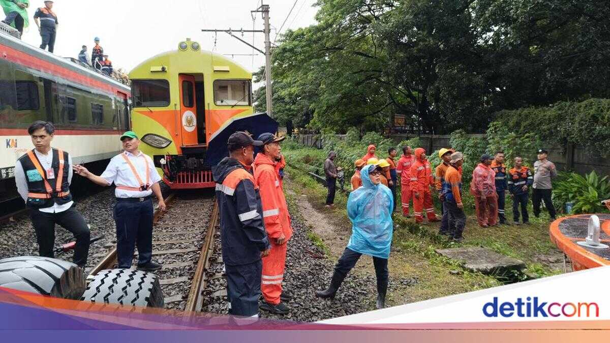 Police: Siren Sounded but Crossing Gate Had Not Closed When Truck Was Struck by Soekarno-Hatta Airport Train