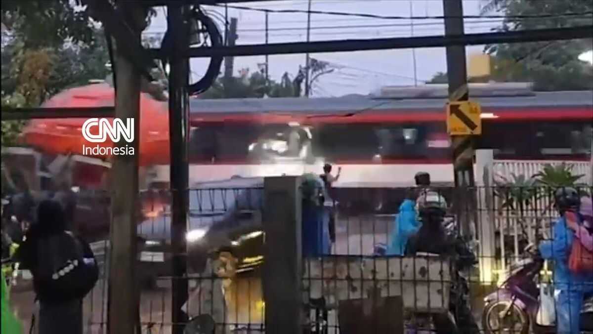 Moments Before Airport Train Strikes Truck at Poris Railway Crossing in Tangerang