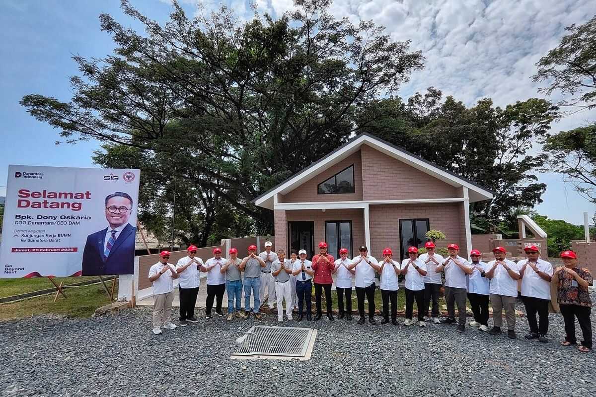 Dony Oskaria endorses sepablock as permanent housing construction material