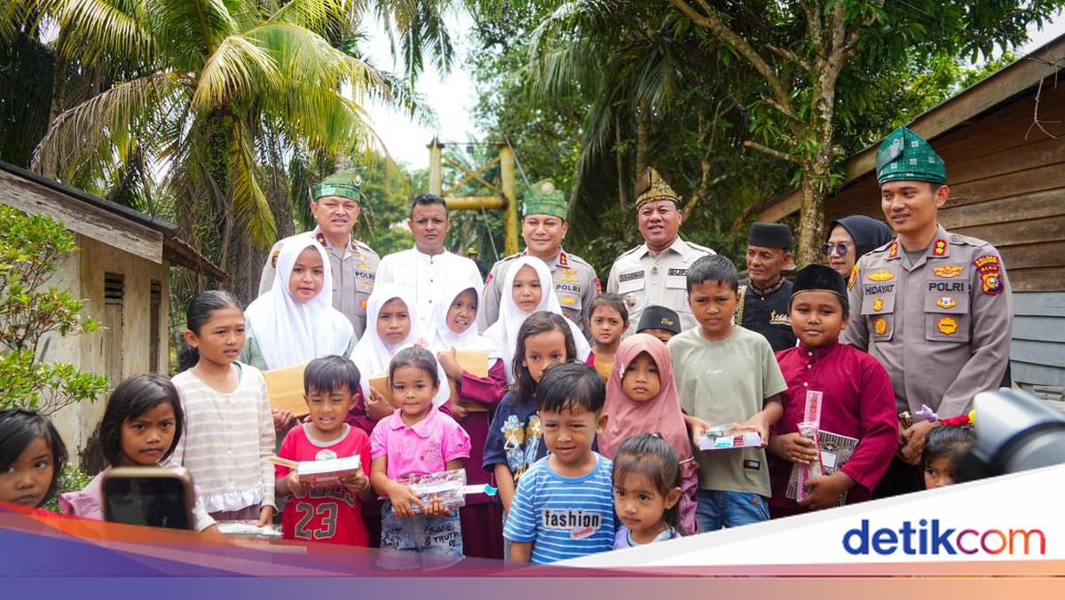 Riau Police Chief Inspects Suspension Bridge in Kuansing: For the Safety of Schoolchildren